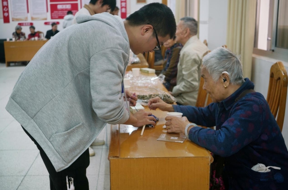 江西理工大学：情系重阳 暖心关怀