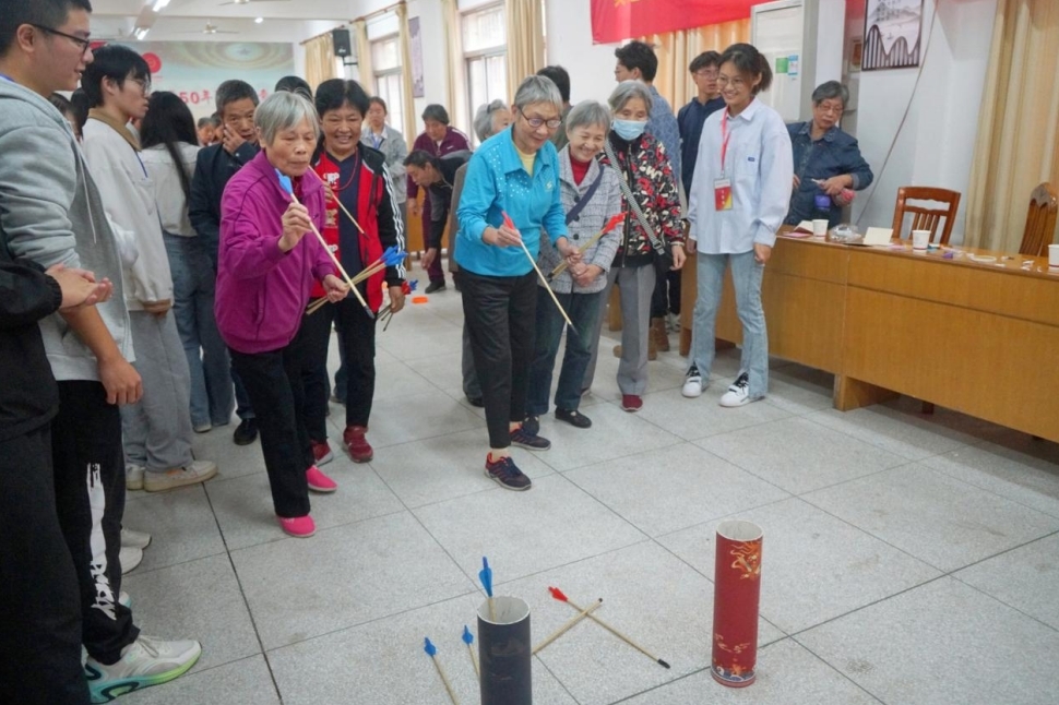 江西理工大学：情系重阳 暖心关怀